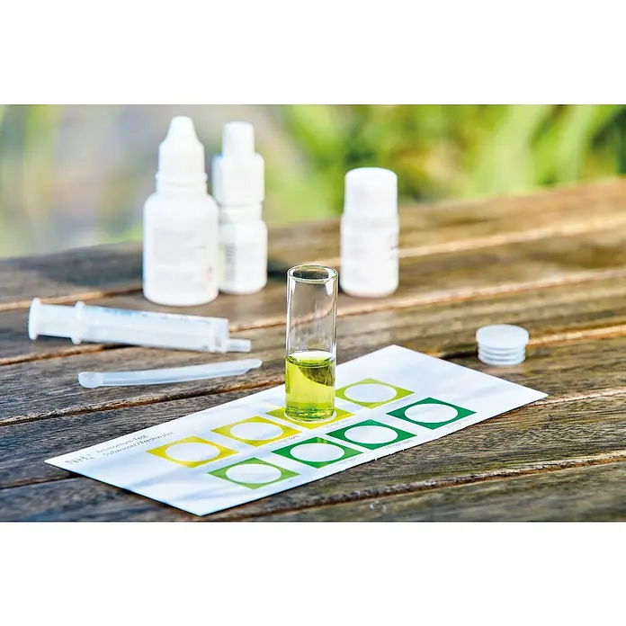 Oase AquaActiv Wasseranalyse-Set - Geeignet für: Gartenteiche - Aquarium Wassertest-Set zur Überprüfung des pH-Wertes. Mit Teströhrchen, Reagenzien und Farbvergleichskarte. Geeignet für Süß- und Meerwasser.