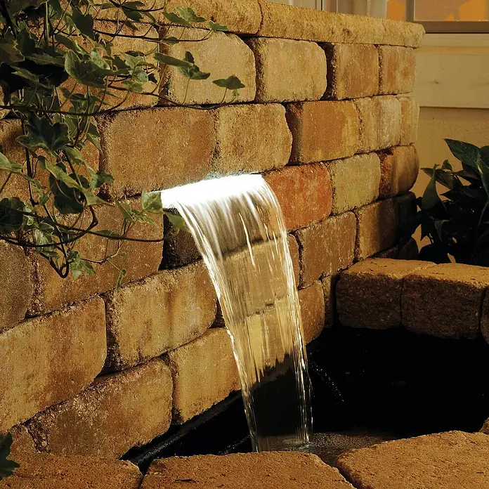 Pontec Einbau-Wasserfall PondoFall LED - Kunststoff, Anzahl LED: 24 Stk., Warmweiß - Wasserspiel-Brunnen mit Ziegelsteinen und Wasserfall, der eine entspannende Atmosphäre schafft.