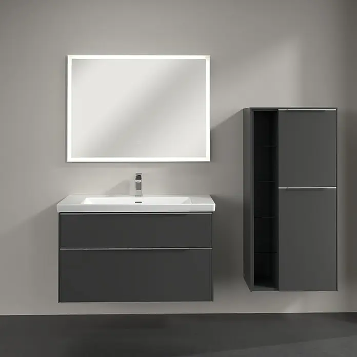 Villeroy & Boch Subway 3.0 Seitenschrank - B x T x H: 57,4 x 36,2 x 120 cm, Graphite, DIN Anschlag: Rechts, Farbe Griff: Aluminium glänzend - Modernes Badezimmer-Set mit grauem Waschtischunterschrank, Spiegelschrank und beleuchtetem Spiegel für stilvolle Badezimmergestaltung.