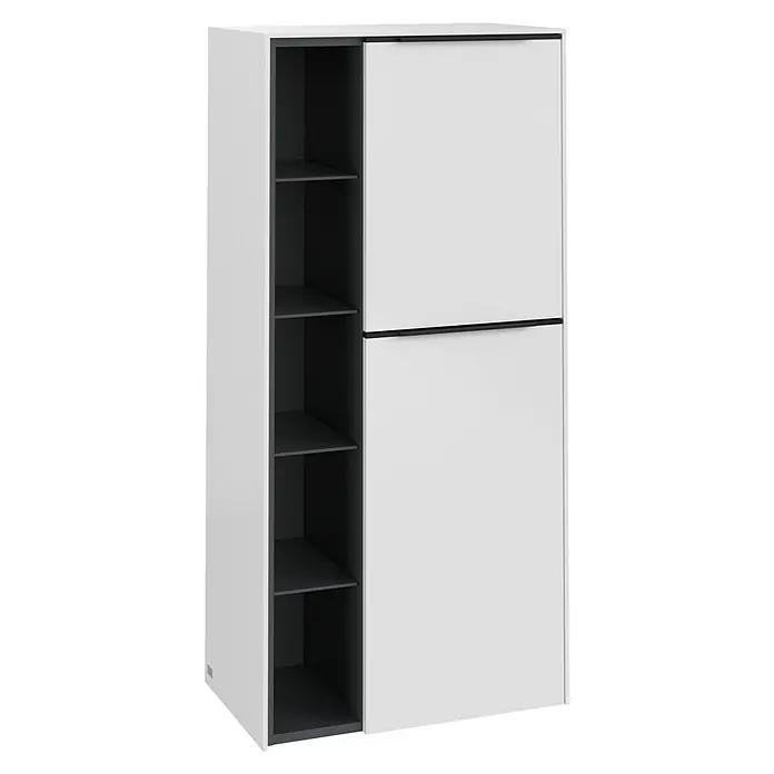 Villeroy & Boch Subway 3.0 Seitenschrank - B x T x H: 57,4 x 36,2 x 120 cm, Brilliant White, DIN Anschlag: Rechts, Farbe Griff: Volcano Black - Das Bild zeigt einen weißen Schuhschrank mit offenem Regalteil und Schiebetüren, ideal für eine ordentliche Aufbewahrung von Schuhen.