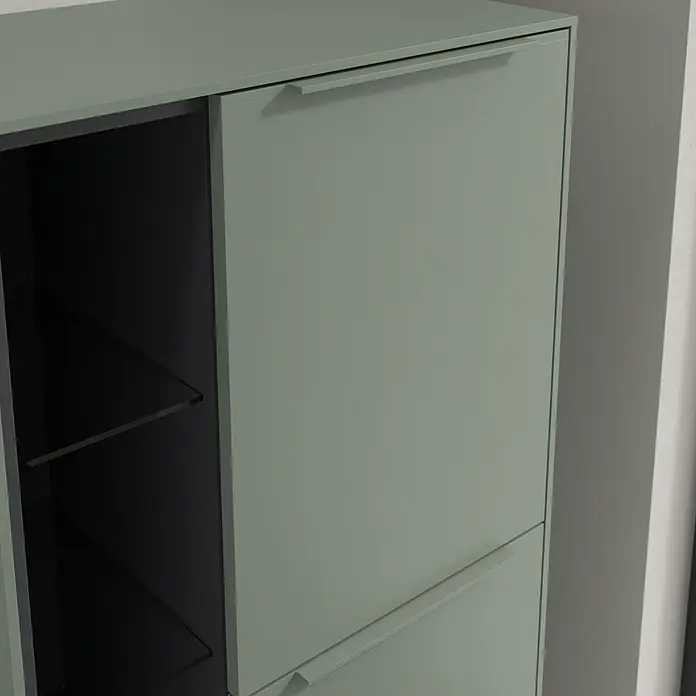 Villeroy & Boch Subway 3.0 Seitenschrank - B x T x H: 57,4 x 36,2 x 120 cm, Soft Green, DIN Anschlag: Rechts, Farbe Griff: Monochrom - Nahaufnahme eines grünen Schuhschranks mit offenen Regalen auf der einen Seite und geschlossenen Türen mit Griffen auf der anderen Seite.