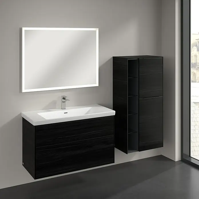 Villeroy & Boch Subway 3.0 Seitenschrank - B x T x H: 57,4 x 36,2 x 120 cm, Black Oak, DIN Anschlag: Rechts, Farbe Griff: Volcano Black - Moderne Waschtischkombination in Schwarz mit LED-Spiegel und passendem Hochschrank für ein stilvolles Badezimmer.