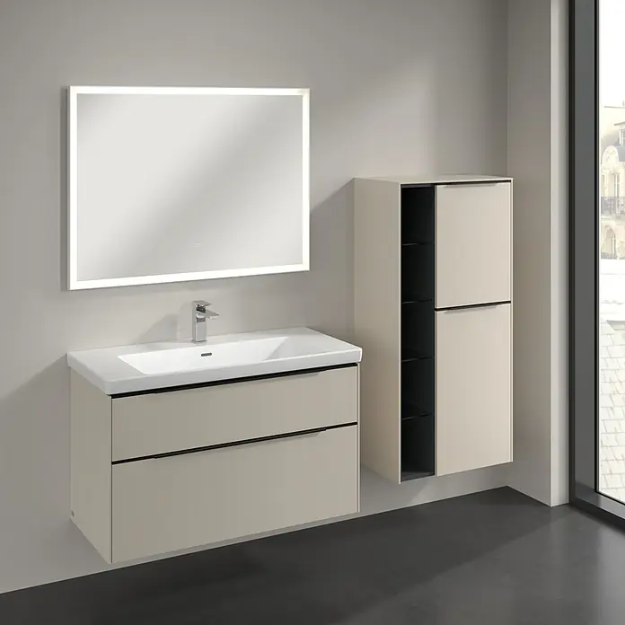 Villeroy & Boch Subway 3.0 Seitenschrank - B x T x H: 57,4 x 36,2 x 120 cm, Cashmere Grey, DIN Anschlag: Rechts, Farbe Griff: Volcano Black - Stilvolles Badezimmer-Ensemble mit Waschtischunterschrank, Spiegel und Hochschrank in modernem Design.