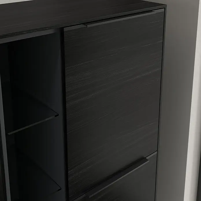 Villeroy & Boch Subway 3.0 Seitenschrank - B x T x H: 57,4 x 36,2 x 120 cm, Black Oak, DIN Anschlag: Rechts, Farbe Griff: Volcano Black - Dunkler Holzschrank mit minimalistischem Design und Glasregalen bietet stilvollen Stauraum.