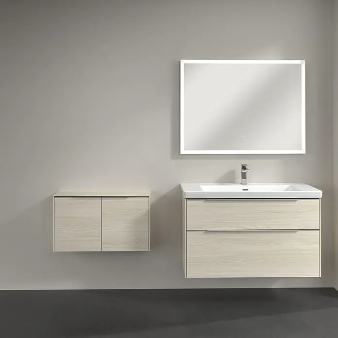 Villeroy & Boch Subway 3.0 Seitenschrank - B x T x H: 72,8 x 25,6 x 42,3 cm, White Oak, DIN Anschlag: Links/Rechts, Farbe Griff: Aluminium glänzend - Modernes Badezimmer-Set mit Waschbeckenunterschrank, Hängeschrank und beleuchtetem Spiegel. Das Holzdekor verleiht dem Bad eine warme Note.