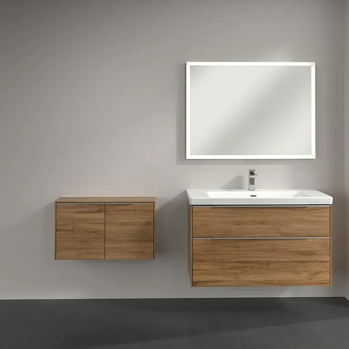 Villeroy & Boch Subway 3.0 Seitenschrank - B x T x H: 72,8 x 25,6 x 42,3 cm, Kansas Oak, DIN Anschlag: Links/Rechts, Farbe Griff: Aluminium glänzend - Elegantes Badezimmer-Set mit Waschtischunterschrank, Hängeschrank und beleuchtetem Spiegel für ein modernes Ambiente.