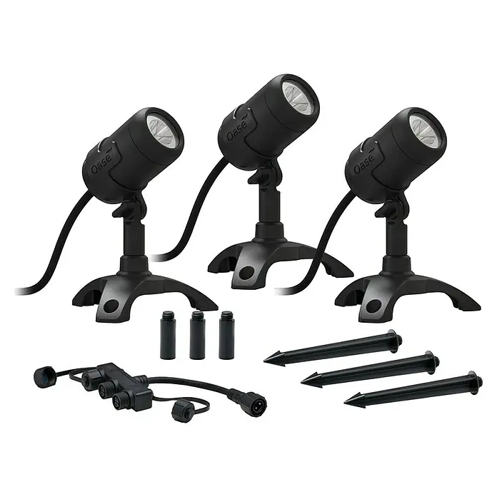 Oase LED-Spotstrahler LunAqua Connect S Set 3​ - Anzahl LED: 3 Stk., Warmweiß - Drei Oase-Gartenstrahler mit Zubehör wie Erdspieße und Verbinder für eine stimmungsvolle Außenbeleuchtung.