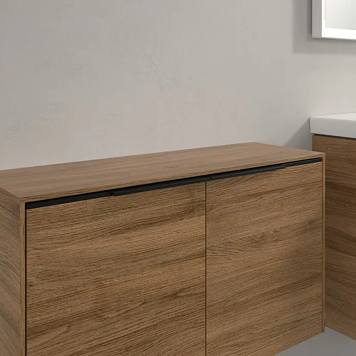 Villeroy & Boch Subway 3.0 Seitenschrank - B x T x H: 72,8 x 25,6 x 42,3 cm, Kansas Oak, DIN Anschlag: Links/Rechts, Farbe Griff: Volcano Black - Ein modernes Badezimmermöbel mit Holzstruktur und schwarzen Griffen, das Stauraum und Stil vereint. Perfekt für jedes Bad.