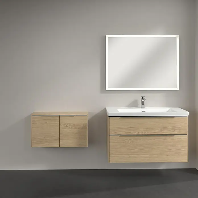 Villeroy & Boch Subway 3.0 Seitenschrank - B x T x H: 72,8 x 25,6 x 42,3 cm, Nordik Oak, DIN Anschlag: Links/Rechts, Farbe Griff: Aluminium glänzend - Badezimmermöbel-Set mit Waschtischunterschrank, Seitenschrank und beleuchtetem Spiegel für ein modernes Ambiente im Bad.\n