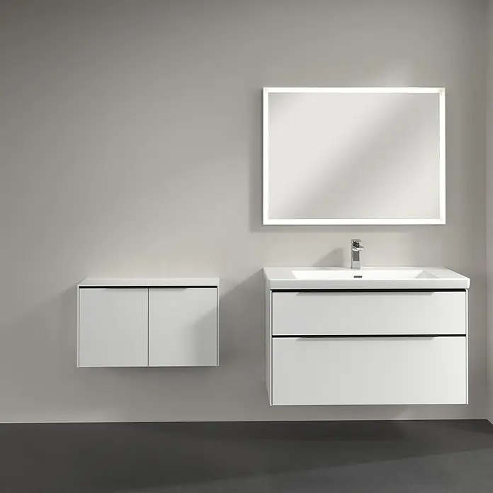 Villeroy & Boch Subway 3.0 Seitenschrank - B x T x H: 72,8 x 25,6 x 42,3 cm, Pure White, DIN Anschlag: Links/Rechts, Farbe Griff: Volcano Black - Elegantes Badezimmer-Set mit weißem Waschtischunterschrank, Spiegelschrank und Hängeschrank für ein modernes Ambiente.