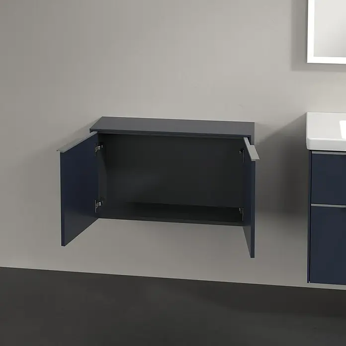 Villeroy & Boch Subway 3.0 Seitenschrank - B x T x H: 72,8 x 25,6 x 42,3 cm, Marine Blue, DIN Anschlag: Links/Rechts, Farbe Griff: Aluminium glänzend - Offener Marineblauer Hängeschrank mit Griffen. Das Möbelstück bietet praktischen Stauraum im Badezimmer.