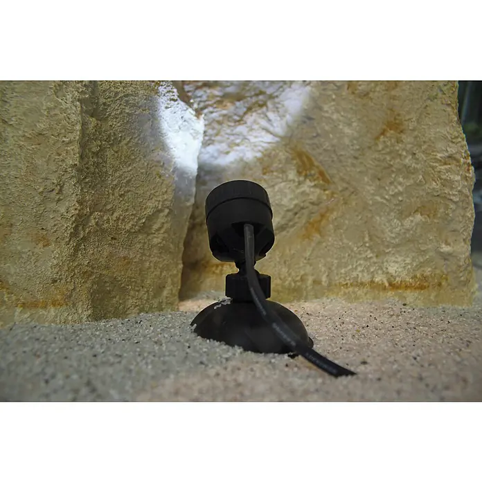 Pontec Teichbeleuchtung PondoStar LED Set 6 - 230 V, Neutralweiß - Eine Nahaufnahme einer schwarzen Aquariumlampe mit Saugnapf vor einem hellen, steinigen Hintergrund, ideal für die Beleuchtung von Aquarien.