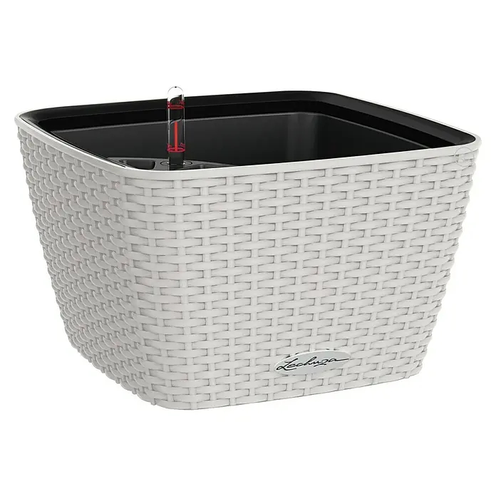 Lechuza Cottage Pflanzschale eckig Bacino - Außenmaß (L x B x H): 30 x 30 x 18 cm, Kunststoff, Lichtgrau - Ein quadratischer, weißer Lechuza-Pflanzkübel mit geflochtener Optik und integriertem Wasserstandsanzeiger. Ideal für Innen- und Außenbereiche.