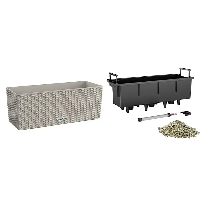 Lechuza Cottage Balkonkasten Balconera - Max. Außenlänge: 50 cm, Kunststoff, Sandbraun - Das Bild zeigt einen Lechuza Pflanzkasten mit Zubehör, darunter ein Bewässerungssystem und Pflanzgranulat, ideal für Innen- und Außenbereiche.