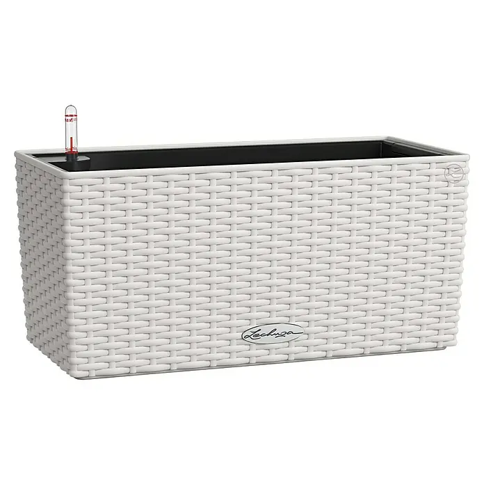 Lechuza Cottage Balkonkasten Blaconera - Max. Außenlänge: 40 cm, Kunststoff, Lichtgrau - Weißer Lechuza Pflanzkasten im Rattan-Design, ideal für Innen- und Außenbereiche. Das Bewässerungssystem sorgt für optimale Pflanzenversorgung.