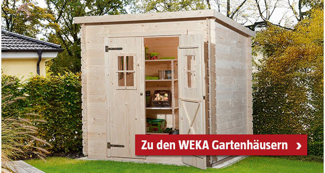 Holz-Gerätehaus im Garten, eine Türe geöffnet