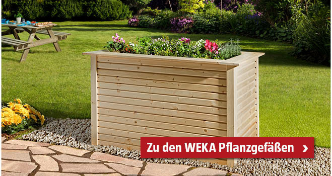 Hochbeet aus Holz im Garten, mit Blumen bepflanzt