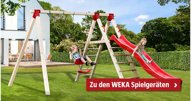 2 Kinder spielen am Schaukel- und Rutschengerüst im Garten