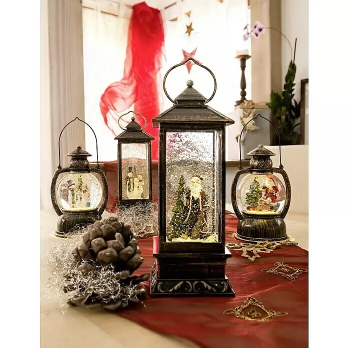 Konstsmide LED-Schneelaterne Schneemänner - Innen, Braun, 10,5 x 10,5 x 27 cm, Batteriebetrieben - Stimmungsaufnahme