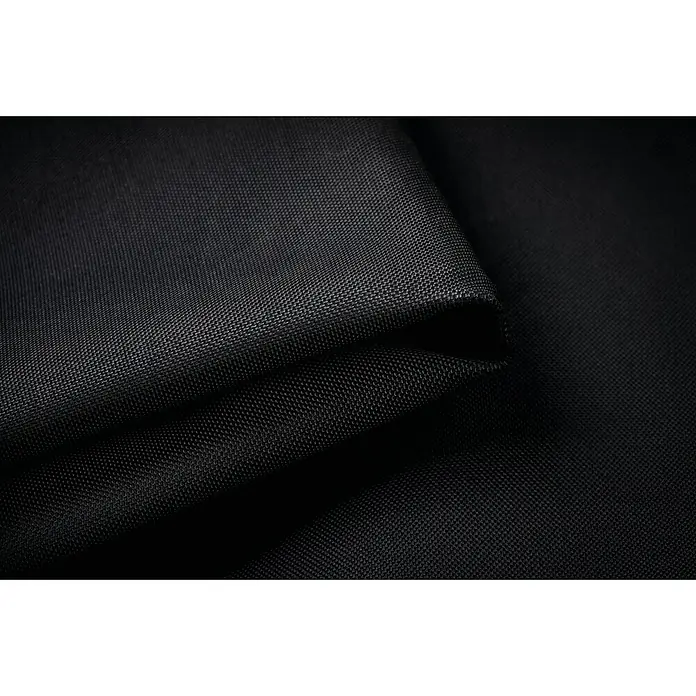 Oase Teichfolie EuroFol - Stärke: 0,75 mm, B x L: 6 x 4 m, EPDM - Nahaufnahme von schwarzem Stoff mit Textur, der sich in weichen Falten legt und ein elegantes, dunkles Materialmuster zeigt.