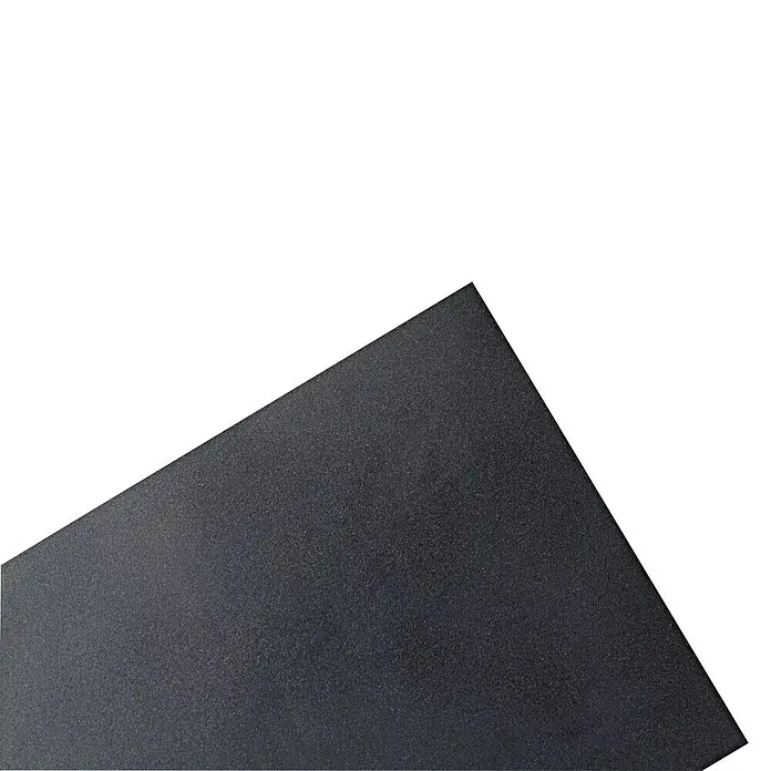 Pontec PVC-Teichfolie - Stärke: 0,5 mm, 2 x 1,5 m - Nahaufnahme einer dunklen, strukturierten Oberfläche, möglicherweise ein Stück Schmirgelpapier oder ein anderes abrasives Material.