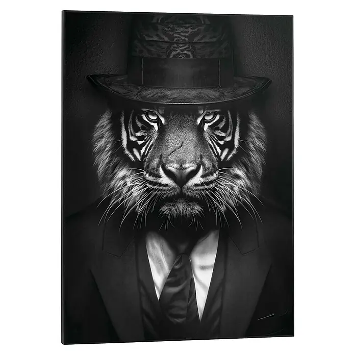 Reinders Bild Slim Frame Black - Tiger Lord, B x H: 50 x 70 cm - Schwarz-Weiß-Porträt eines Tigers in einem Anzug und einem Hut, das einen eleganten und stilvollen Eindruck vermittelt.