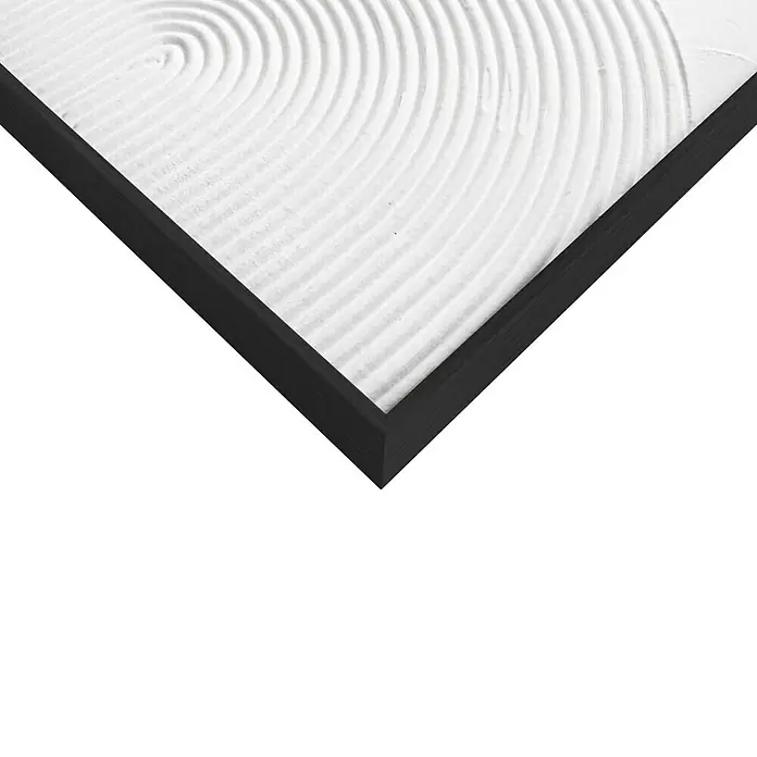 Reinders Bild Craft Art - Thin Comb, B x H: 30 x 40 cm - Detailaufnahme eines gerahmten Kunstdrucks mit abstraktem, weißen Wirbelmuster, das eine beruhigende und moderne Note vermittelt.
