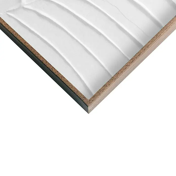 Reinders Bild Craft Art - Big Leaf, B x H: 30 x 40 cm - Nahaufnahme einer weißen Wandfliese mit Holzrahmen. Das Design der Fliese zeigt sanfte, wellenförmige Erhebungen, die eine elegante Textur erzeugen.
