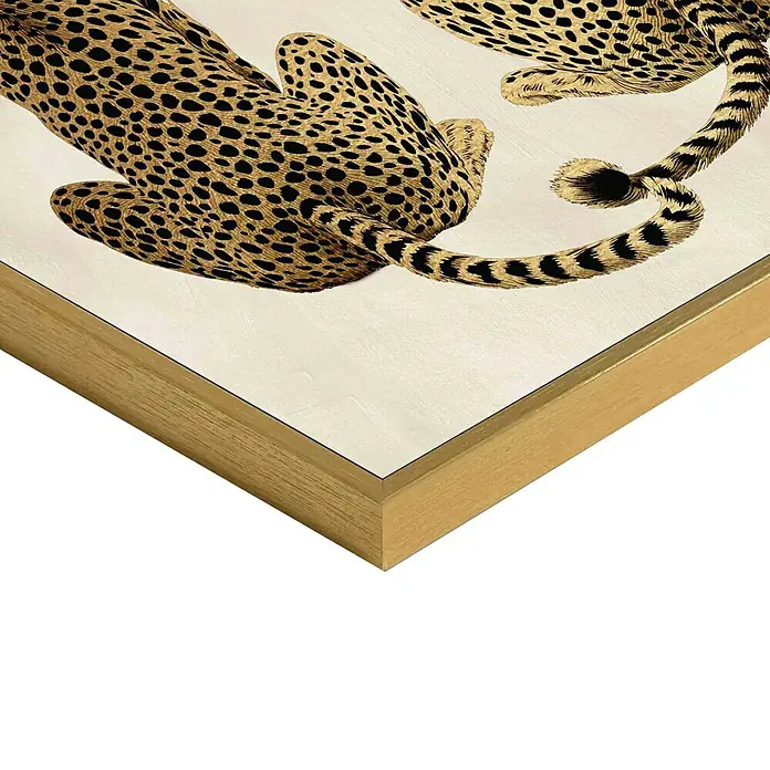 Reinders Bild Slim Frame Gold - Loving Cheetas, B x H: 30 x 40 cm - Detailansicht eines gerahmten Leopardenbildes. Das Kunstwerk zeigt zwei Leoparden mit ihren gefleckten Fellen und auffälligen Schwänzen.