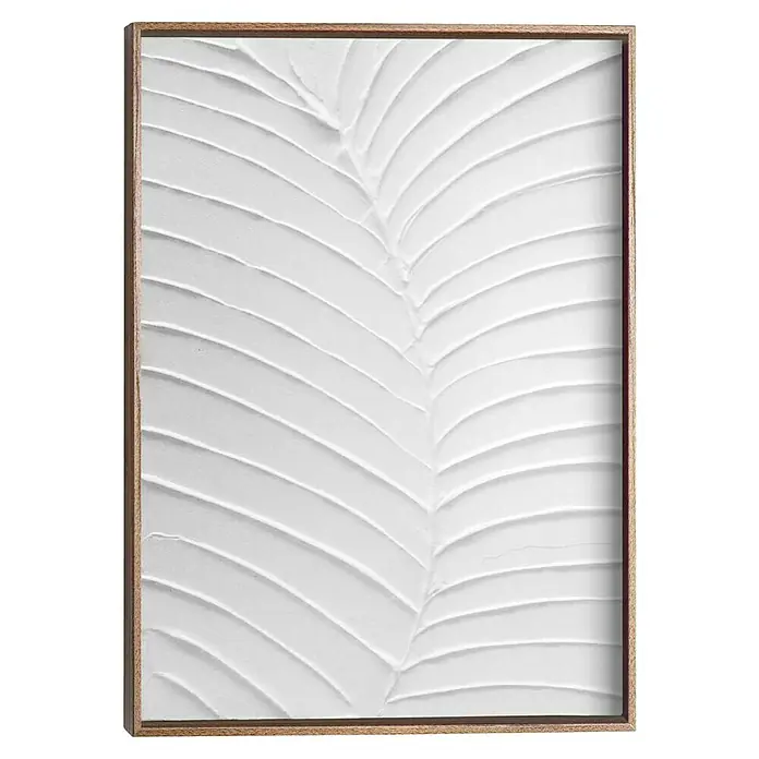 Reinders Bild Craft Art - Big Leaf, B x H: 30 x 40 cm - Ein gerahmtes Wandkunstwerk mit einem erhabenen, weißen Blattmuster auf neutralem Hintergrund. Das Kunstwerk hat einen schmalen Holzrahmen.
