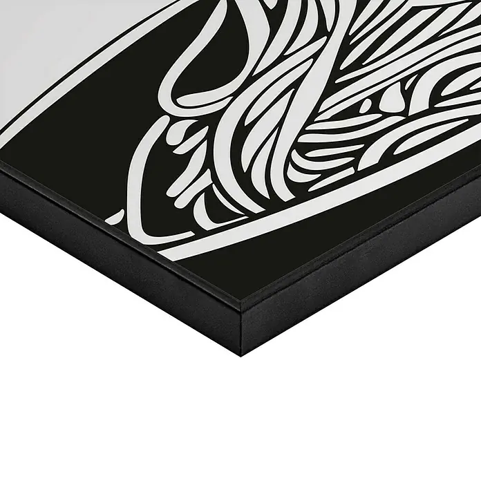 Reinders Bild Slim Frame Black - More Spaghetti, B x H: 40 x 50 cm - Nahaufnahme eines gerahmten Kunstwerks in Schwarz und Weiß. Das kontrastreiche Design betont die Details und die hochwertige Verarbeitung.