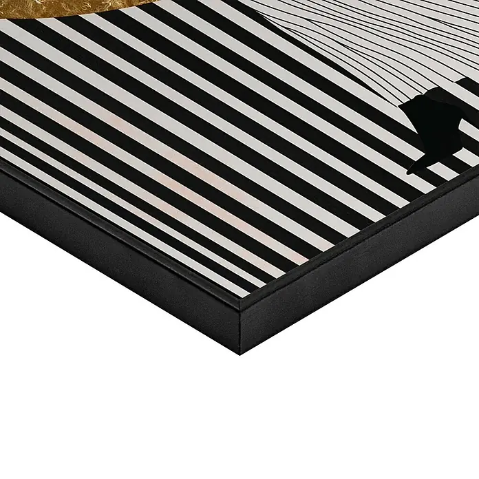 Reinders Bild Slim Frame Black - Walking Lady, B x H: 30 x 40 cm - Detailansicht eines gerahmten Kunstwerks mit einem markanten schwarz-weiß gestreiften Muster und einer stilisierten Silhouette.