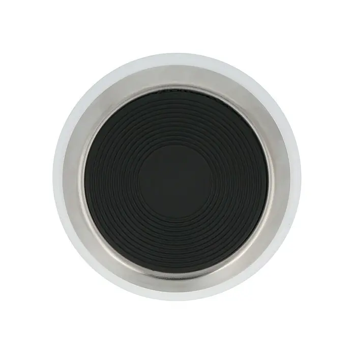 Camargue Bosse Seifenschale - Polyresin, Weiß - Nahaufnahme einer runden, eingelassenen LED-Deckenleuchte mit silbernem Rahmen und schwarzer, gerippter Mitte.