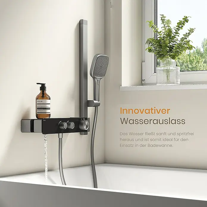 Emke Duschsystem F26 - Mit Thermostatarmatur, Lochabstand: 57,6 cm, Anzahl Strahlarten: 3 Stk., Anthrazit - Ein modernes Badezimmer mit einer eleganten Duscharmatur und einer Flasche Aesop Handseife.