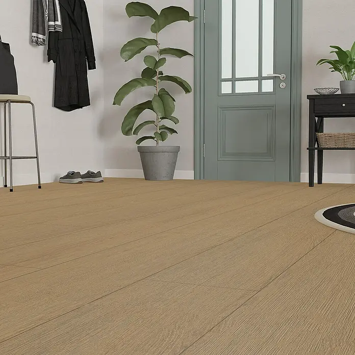 Hyundai L & C Vinylboden Fix Verlegt - Selbstklebend, 31 cm x 10,7 m, Eiche - Einladender Flur mit Holzboden, Zimmerpflanze und Garderobe. Der Boden verleiht dem Raum Wärme und Stil.