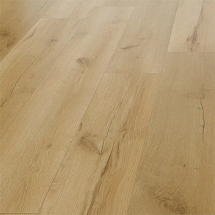b!design Vinylboden SPC Eiche Fortuna - 1.220 x 181 x 4,3 mm, Landhausdiele - Nahaufnahme eines hellen Holzfußbodens, der die natürliche Maserung und warmen Farbtöne hervorhebt. Perfekt für ein gemütliches Ambiente.