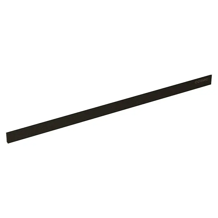 Cosmic Guía de pared Alife - Negro, L x An x Al: 0,4 mm x 60 cm x 2,7 cm - Primer plano de un teclado Cosmic, que muestra un diseño elegante y estilizado sobre una superficie oscura.