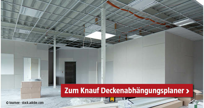 Deckenabhängung in einem großen Raum