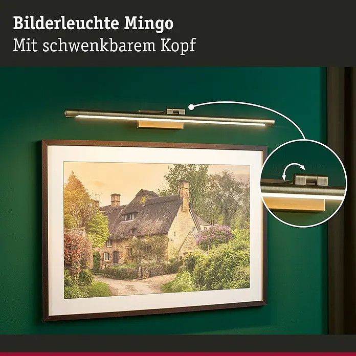 Paulmann LED-Bilderleuchte Mingo - 14 W, L x B x H: 17,5 x 61,5 x 5 cm, Altmessing, Warmweiß - Bilderleuchte Mingo mit schwenkbarem Kopf beleuchtet ein gerahmtes Landschaftsbild an einer grünen Wand.