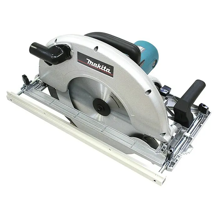 Makita Handkreissäge 5143R - 2.200 W, Durchmesser Sägeblatt: 355 mm, Schnitttiefe bei 90 °: 130 mm - Präzise Schnitte mit der Makita Tauchsäge. Perfekt für Profis, die Wert auf Genauigkeit und Leistung legen. Robust und zuverlässig.