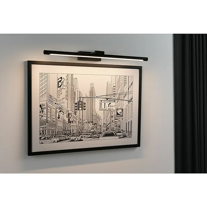 Paulmann LED-Bilderleuchte Mingo - 14 W, L x B x H: 17,5 x 61,5 x 5 cm, Schwarz, Warmweiß - Ein beleuchtetes Kunstwerk mit einer schwarz-weißen Stadtansicht unter einer linearen schwarzen Bilderleuchte an einer weißen Wand.