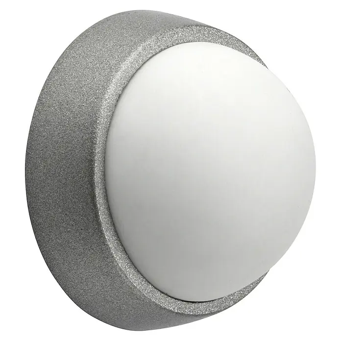 Inofix Tope de puerta 2450 - Plástico, Blanco/Cromado - Primer plano de una lámpara de pared moderna con una pantalla redonda blanca y una base gris texturizada.