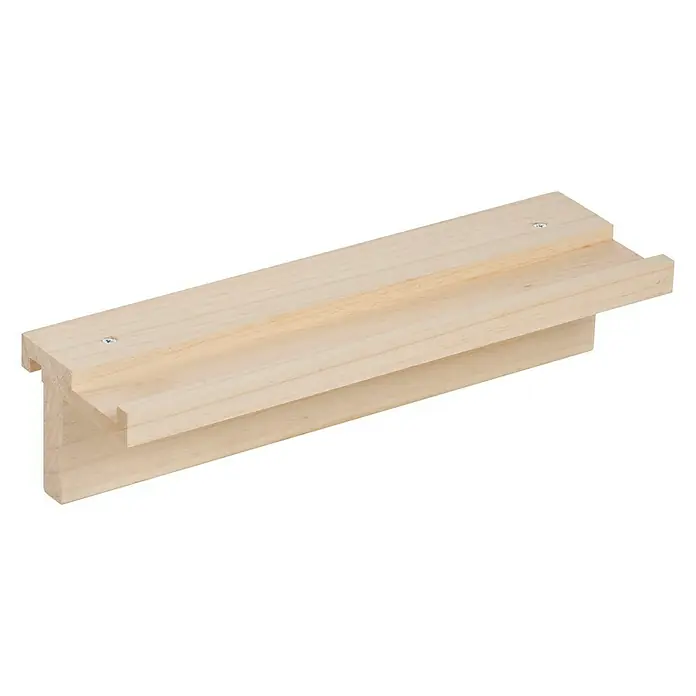 Astigarraga Tetris Wandregal - L x B x H: 40 x 12 x 9,5 cm, Kiefernholz - Holzregal mit Nut für Bilderrahmen oder ähnliche Gegenstände. Das Regal ist aus hellem Holz gefertigt und hat eine einfache, funktionale Form.