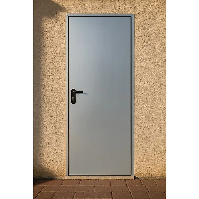 Roper Puerta de trastero Galvanizada - 90 x 210 cm, Derecha, Gris - Una puerta metálica gris con manija negra se levanta contra una pared beige texturizada, con adoquines marrones debajo.