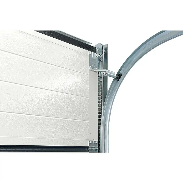 Solid Elements Garagentor Solid Pro Iso - 2.500 x 2.125 mm, Außen: Reinweiß, Innen: Grauweiß - Detailaufnahme einer Garagentorkonstruktion mit Feder, Schiene und Paneelen, die die Funktionalität und Bauweise des Tores hervorhebt.