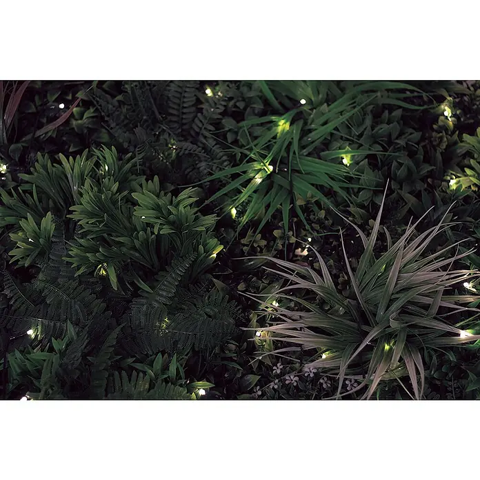 Nortene Vertikaler Garten Grazing - 100 x 100 cm, Kunststoff - Dichtes Grünpflanzenarrangement mit filigranen Lichtern, das eine beruhigende und natürliche Atmosphäre schafft.