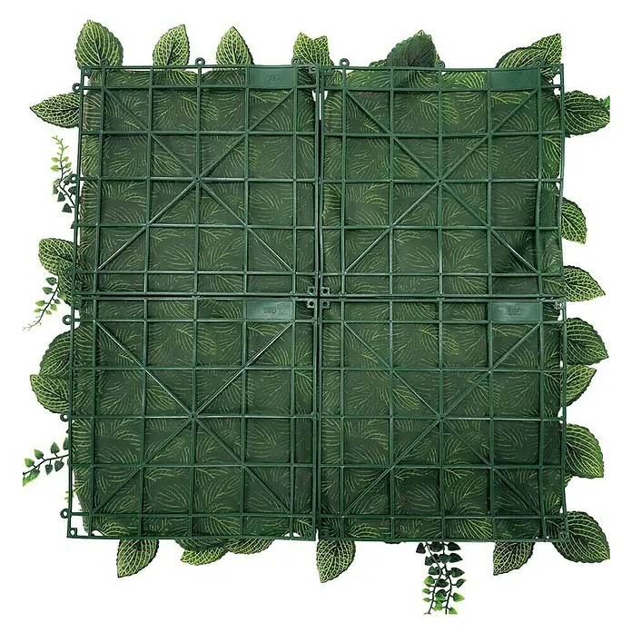 Nortene Vertikaler Garten Fresno - L x B: 50 x 50 cm, Kunststoff - Nahaufnahme einer künstlichen grünen Blätterwand, die aus vier quadratischen Paneelen besteht. Ideal zur Dekoration von Innen- und Außenbereichen.