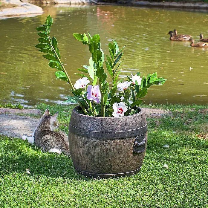 Roto Pflanztopf Bolero - Braun,Schwarz, Außenmaß (Ø x H): 30 x 32 cm, Kunststoff - Dekorative Blumenvase in Form eines Fasses mit bunten Blumen, die eine rustikale Note im Garten oder auf der Terrasse verleiht.