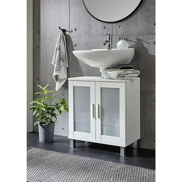 Riva Waschtischunterschrank - 57 x 33 x 63 cm, Weiß, Matt - Ein stilvolles Badezimmer-Waschtischset mit einem weißen Unterschrank, einem Aufsatzwaschbecken und einem runden Spiegel an einer modernen Betonwand.