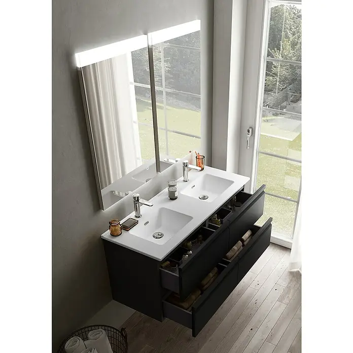 Camargue Pull Waschtischunterschrank - B x T x H: 120 x 45,4 x 55 cm, Grafit - Ein moderner Doppelwaschtisch mit offenen Schubladen bietet stilvollen Stauraum im Badezimmer. Der beleuchtete Spiegel sorgt für Helligkeit.